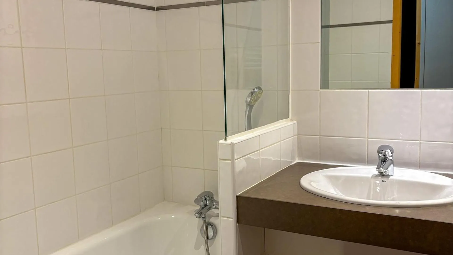 Apartment Notre-Dame-De-Bellecombe: Confort Pour 6 Personnes, 2 Chambres, Equipements Modernes - Fr-1-807-69